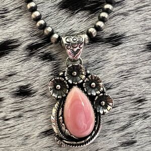 ❤️ Queen Pink Conch Navajo Style Statement Sterling Pendant w Floral Motif 9 Gm